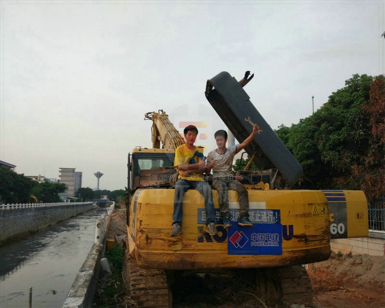 深圳挖掘机开云(中国)中心/小松挖掘机开云(中国)售后电话