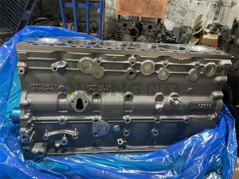 Komatsu SAA6D107EEngine cylinder block 6754-21-1310 Komatsu PC200-8/220-8/240-8 Excavators Parts